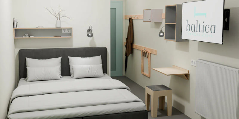 Ein Bett, das im Budgetzimmer des baltica Hamburg Altona steht.